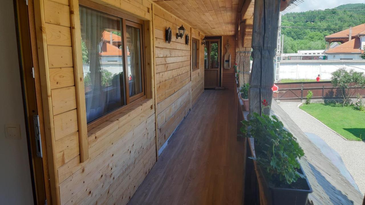 Casa Buga Hotel Viseu de Sus Ngoại thất bức ảnh